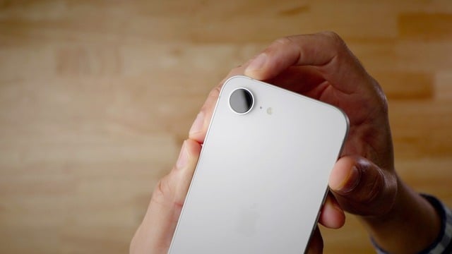 iPhone 17e: 'Bình cũ rượu mới' sức mạnh ngang ngửa bản cao cấp, giá sẽ rẻ hơn? - Ảnh 1.