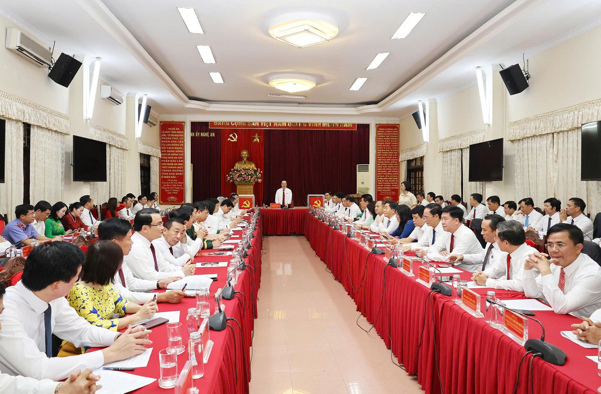 អង់គ្លេស៖ ព័ត៌មាន
