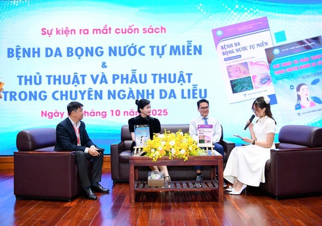 RA MẮT HAI ẤN PHẨM CHUYÊN KHOA DA LIỄU:  DẤU ẤN HỌC THUẬT VÀ THỰC HÀNH LÂM SÀNG - Ảnh 2.