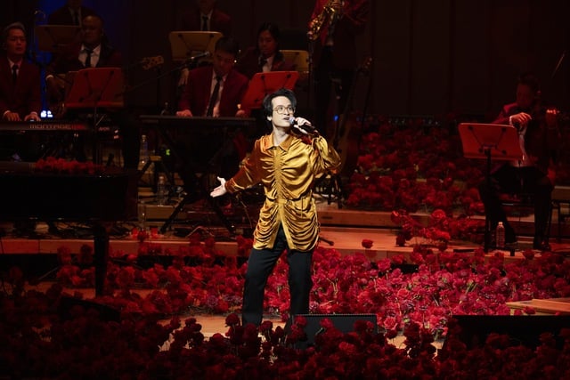 'Sketch a rose' của Hà Anh Tuấn tại Singapore: Hát về niềm tin!- Ảnh 3.
