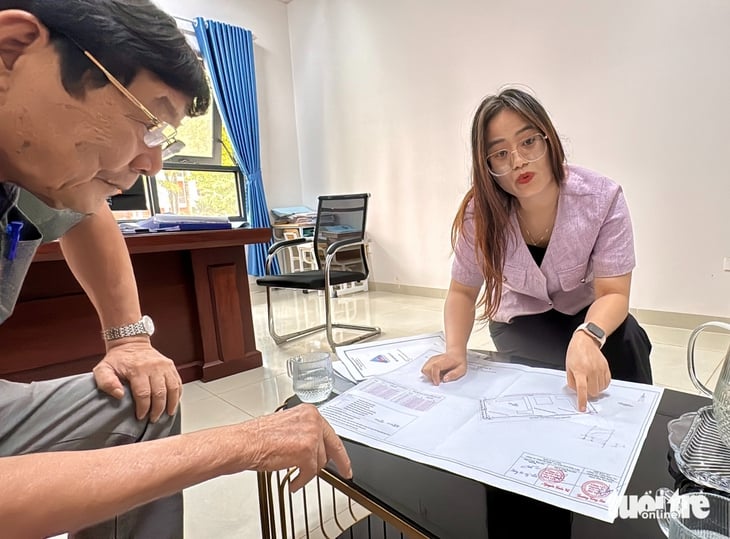 Đề xuất chưa được phê duyệt, trường học xây tường rào lấn vỉa hè, dân bức xúc - Ảnh 3.