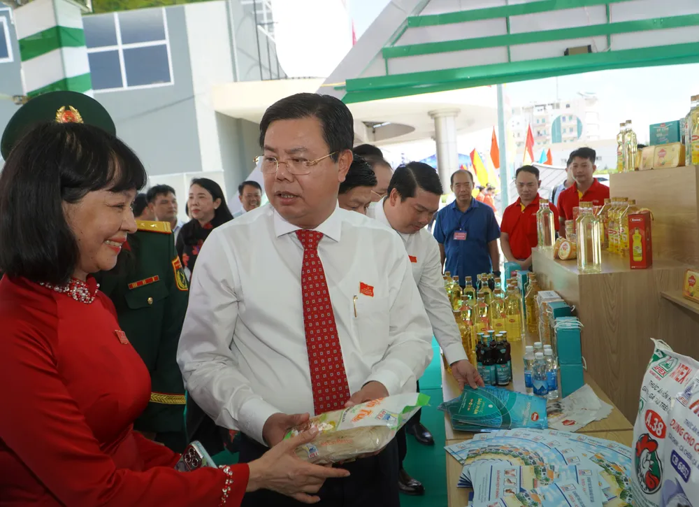 Ausstellung zeigt Erfolge, Orientierungen und Entwicklungsziele der Provinz An Giang