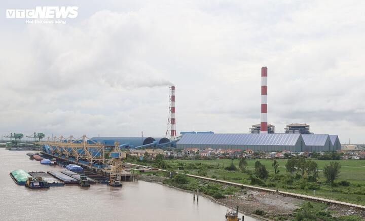 Thai Binh Thermal Power Plant on Tra Ly River (Hung Yen).