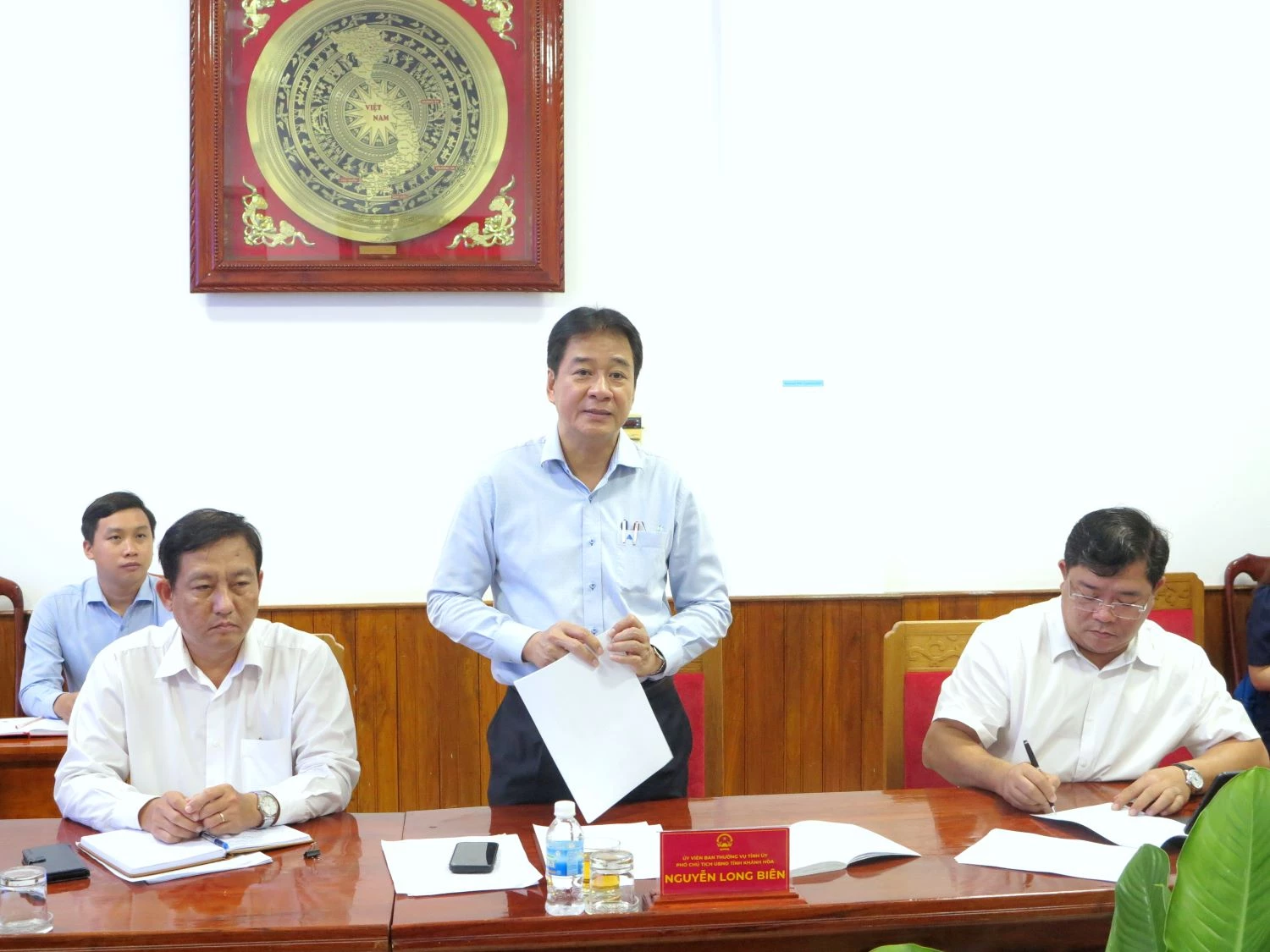 សមមិត្ត Nguyen Long Bien ថ្លែងមតិក្នុងជំនួបនេះ។
