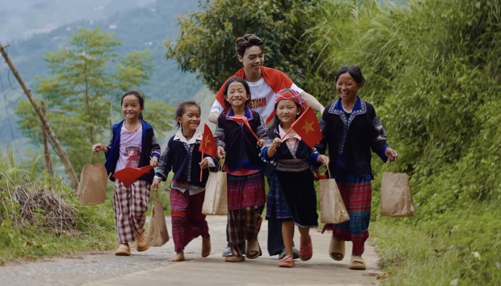 Quán quân Festival Tài năng Đông Nam Á hát 3 thứ tiếng, thần tượng Đức Phúc - 2