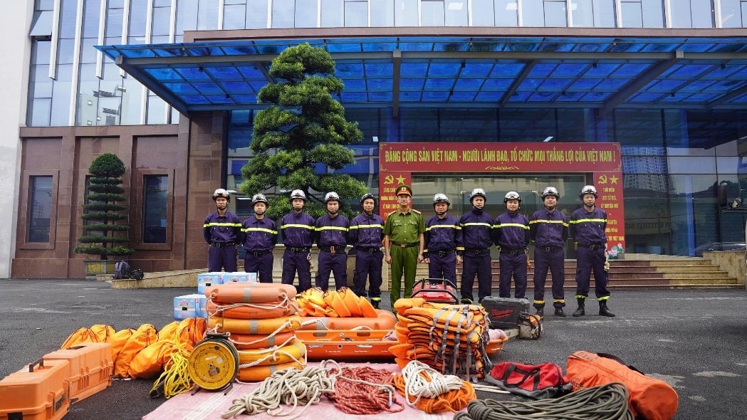 El Grupo de Trabajo de la Policía de Prevención, Extinción y Rescate de Incendios de Hanói se unió a la Delegación del Ministerio de Seguridad Pública. Foto: CATP