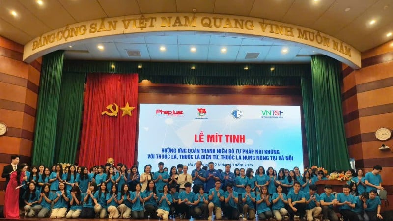ប្រមូលផ្តុំនៅសាកលវិទ្យាល័យច្បាប់។