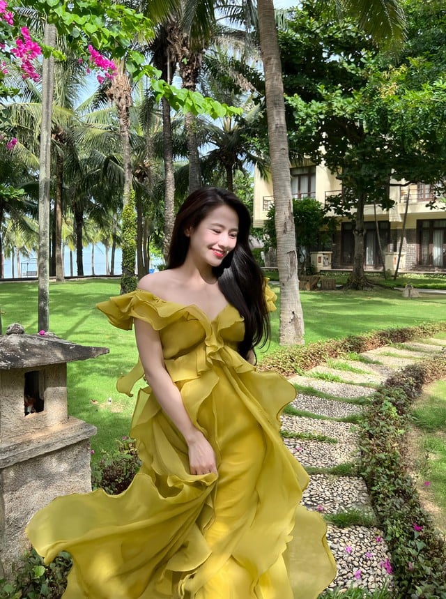 Mix đồ xuống phố mùa thu biến hoa như Việt Hoa 'gió ngang khoảng trời xanh' - Ảnh 10.