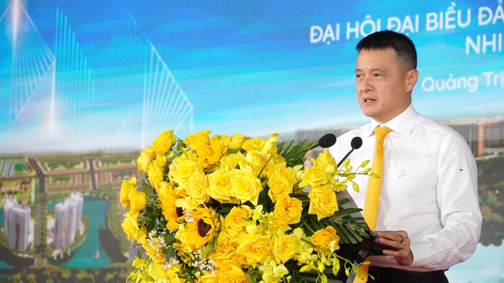 Herr Dang Minh Truong, Vorstandsvorsitzender der Sun Group Corporation, hielt bei der Zeremonie eine Rede – Foto: Quoc Viet
