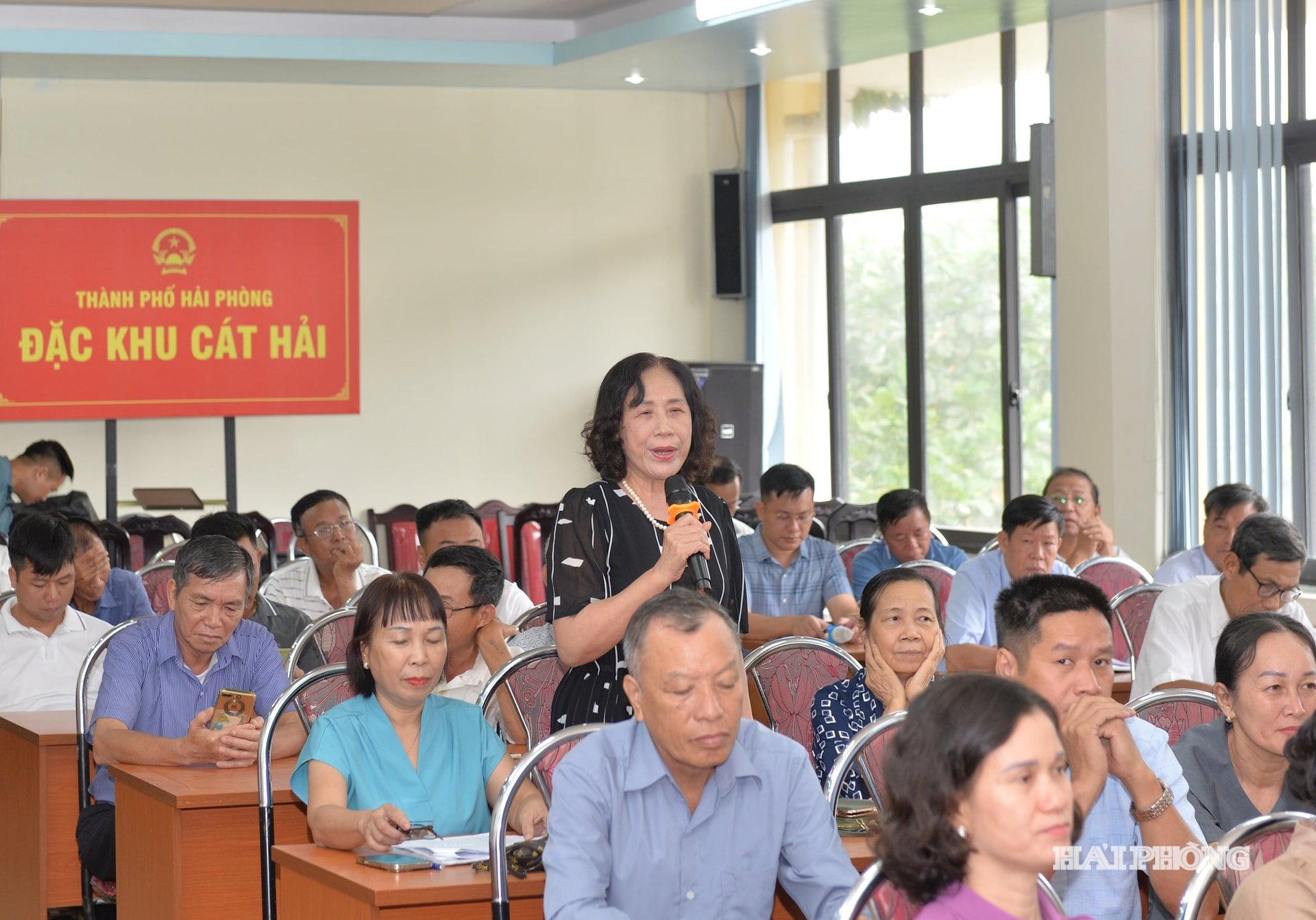 Bí thư chi bộ Thôn 2 Cát Bà, Đặc khu Cát Hải phát biểu ý kiến tại hội nghị