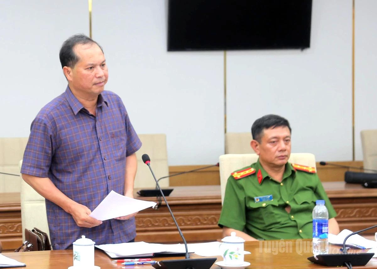 លេខាគណៈកម្មាធិការបក្សសង្កាត់ Ha Giang ទី ១ លោក Nguyen Danh Hung បានរាយការណ៍អំពីការខូចខាត និងការងារសង្គ្រោះគ្រោះមហន្តរាយក្នុងតំបន់។