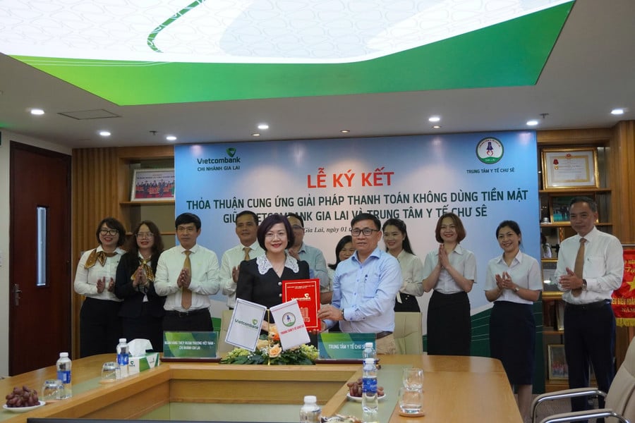 ky-ket-hop-tac-thanh-toan-khong-dung-tien-mat.jpg