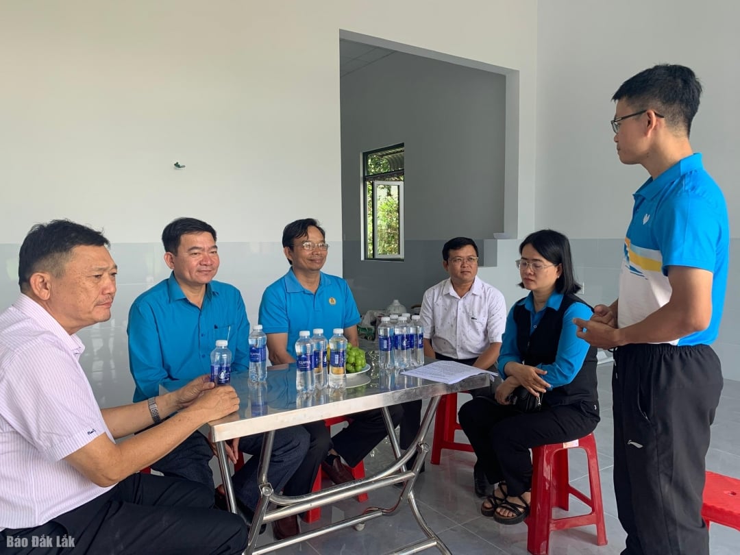 សមាជិកសហជីព Dang Quang Tung បានថ្លែងអំណរគុណចំពោះការយកចិត្តទុកដាក់របស់សហជីពគ្រប់លំដាប់ថ្នាក់។