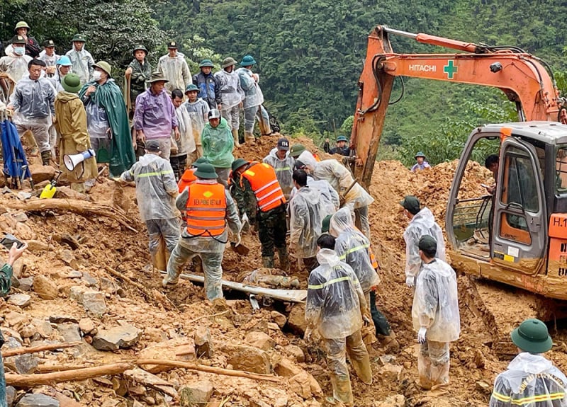 ສົບ​ຄົນ​ທຳ​ອິດ​ໄດ້​ຖືກ​ພົບ​ເຫັນ​ຢູ່​ເຂດ​ດິນ​ເຈື່ອນ​ຢູ່​ຕາ​ແສງ Lung Cu -0