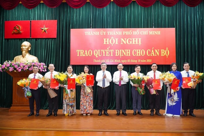 TP HCM tiếp tục chỉ định 14 cán bộ về làm lãnh đạo cấp xã - Ảnh 1.