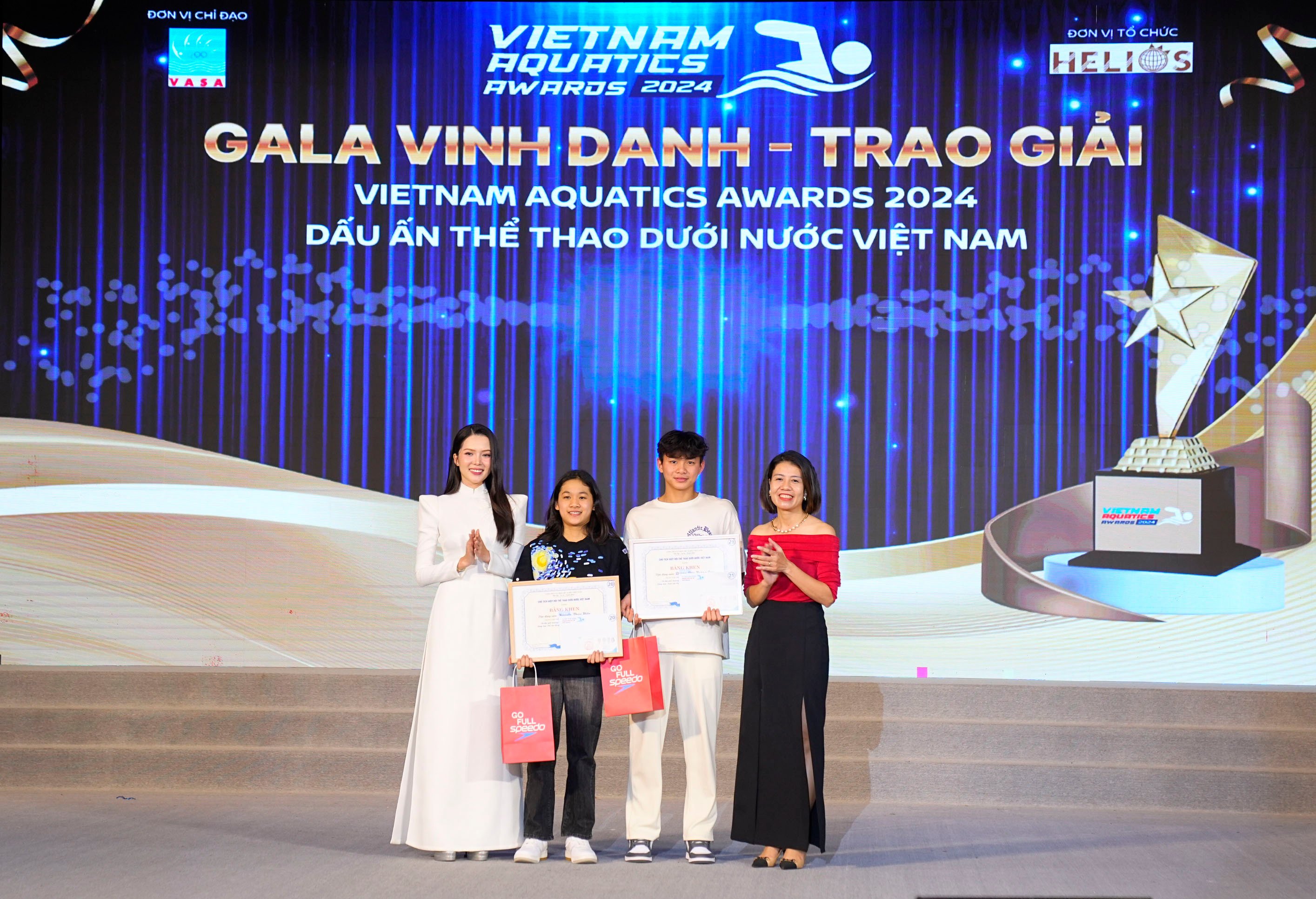Kình ngư Nguyễn Huy Hoàng, Mỹ Tiên là VĐV bơi xuất sắc nhất năm 2024- Ảnh 2.