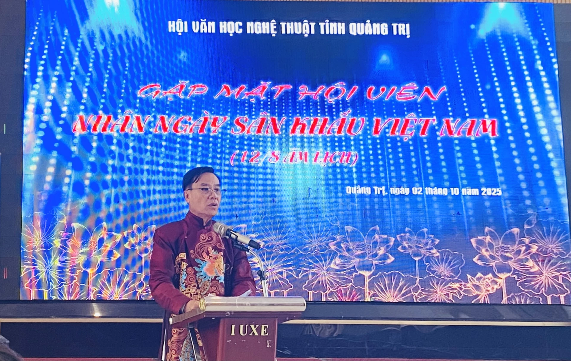 អ្នកនិពន្ធ និងសិល្បករនិយាយក្នុងកិច្ចប្រជុំ - រូបថត៖ T.L