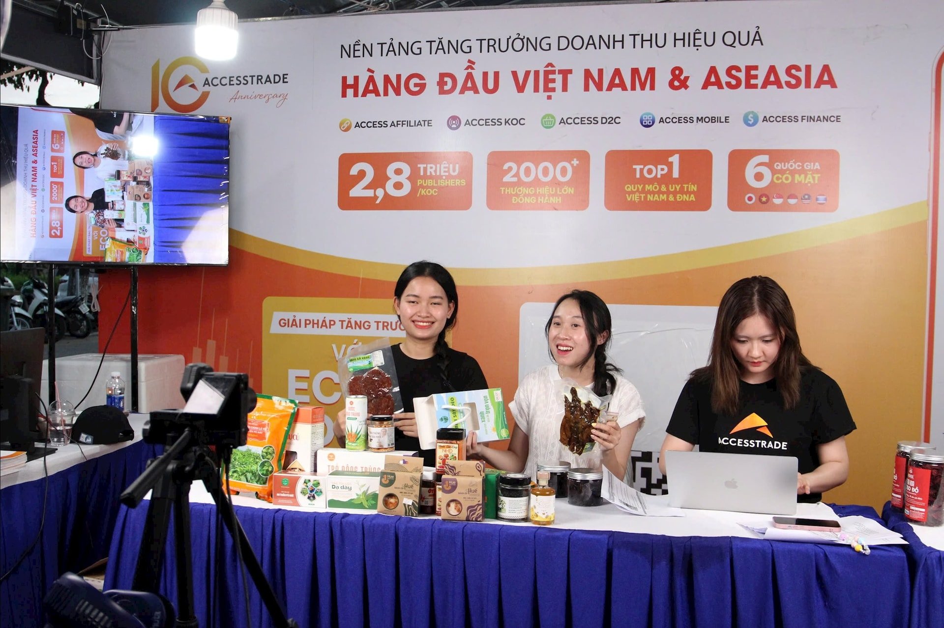 ទីក្រុង Da Nang កំណត់ការផ្សព្វផ្សាយកម្មវិធី e-commerce នៅក្នុងឧស្សាហកម្មលក់រាយថាជាតម្រូវការសំខាន់ក្នុងការអភិវឌ្ឍន៍សេដ្ឋកិច្ចឌីជីថល។ រូបថត៖ TRAN TRUC
