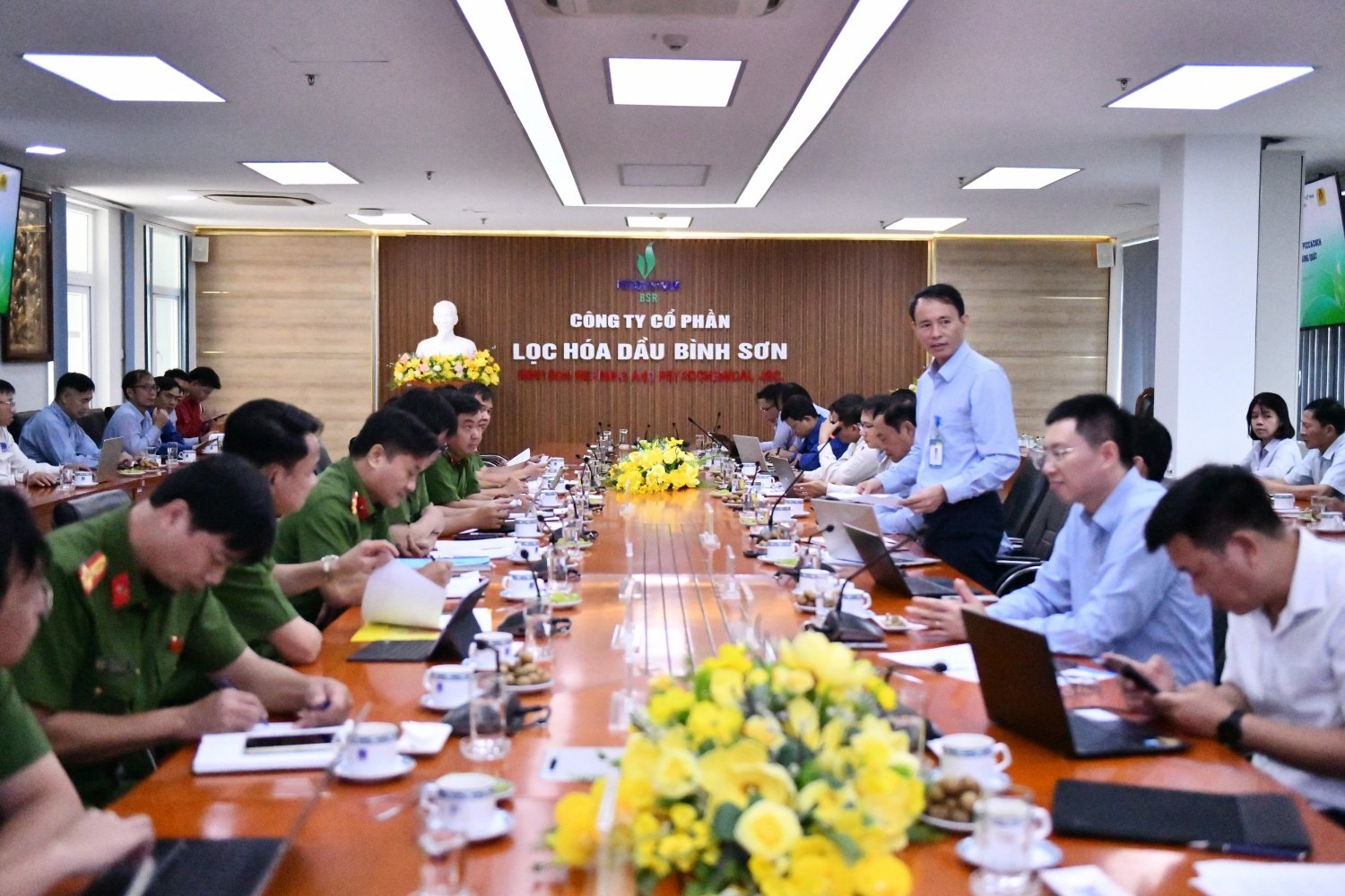 ការបង្ការ និងពន្លត់អគ្គីភ័យ គឺជាមូលដ្ឋានគ្រឹះដើម្បីធានាបាននូវប្រតិបត្តិការប្រកបដោយសុវត្ថិភាពនៃរោងចក្រចម្រាញ់ប្រេង Dung Quat ។