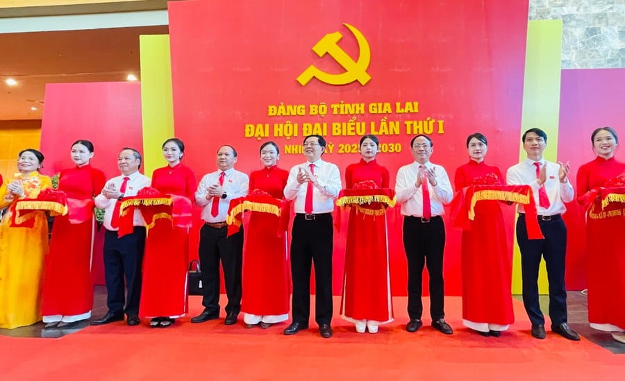 trien-lam-anh-dang-bo-tinh-gia-lai-tu-hao-viet-tiep-truyen-thong-ve-vang.jpg