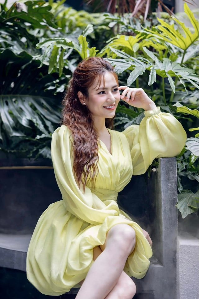 Mix đồ xuống phố mùa thu biến hoa như Việt Hoa 'gió ngang khoảng trời xanh' - Ảnh 7.