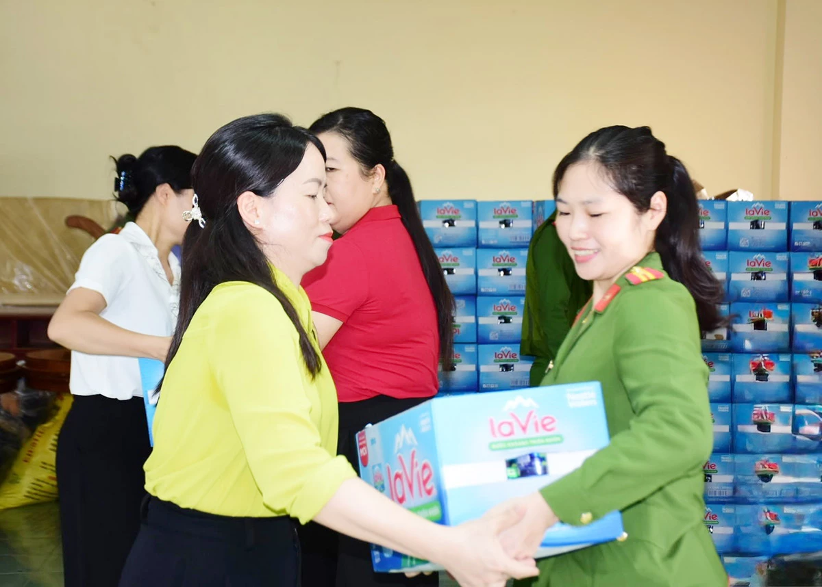 Relief goods are gathered at the provincial relief goods reception point.
