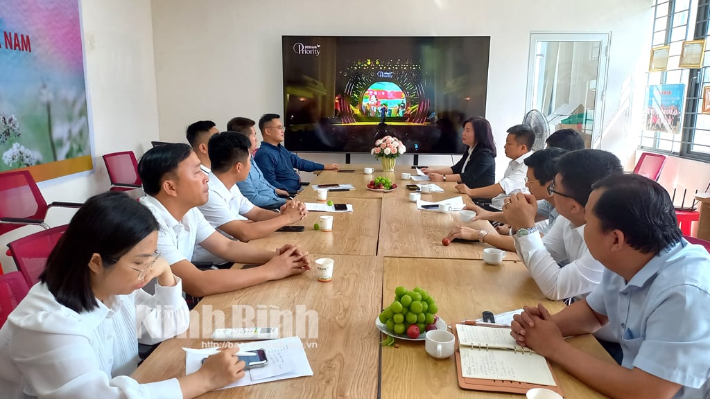 ក្រុមការងារបានចុះត្រួតពិនិត្យប្រតិបត្តិការជាក់ស្តែងនៅធនាគារពាណិជ្ជកម្មរួមនៃការអភិវឌ្ឍន៍ទីក្រុងហូជីមិញ - សាខាហាណាម។