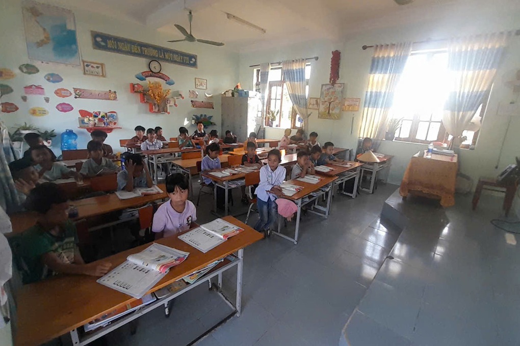 Vụ 75 học sinh không đến lớp: Tạm đình chỉ Phó Hiệu trưởng nhà trường - 2