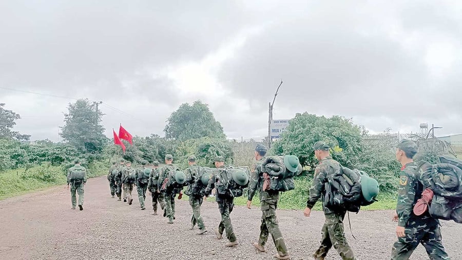 Cán bộ, chiến sĩ Tiểu đoàn Bộ binh 50 cơ động lực lượng bảo vệ biên giới. Ảnh: V.H