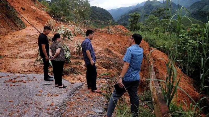 Cao Son commune authorities are making efforts to overcome landslides that have disrupted traffic in the area.