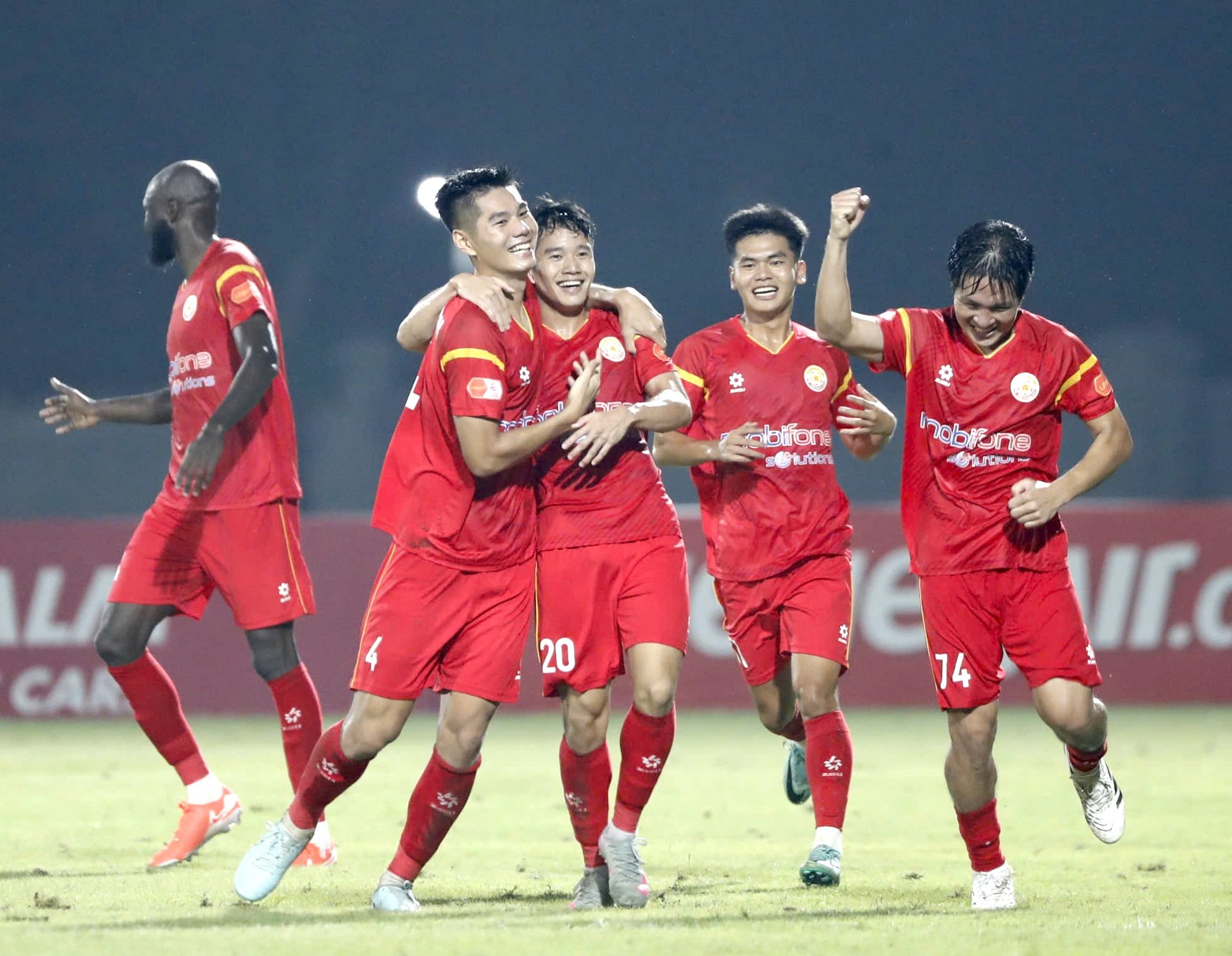 Sao U.23 Việt Nam thi nhau ghi bàn, PVF-CAND và Thanh Hóa đua tỷ số kịch tính - Ảnh 1.
