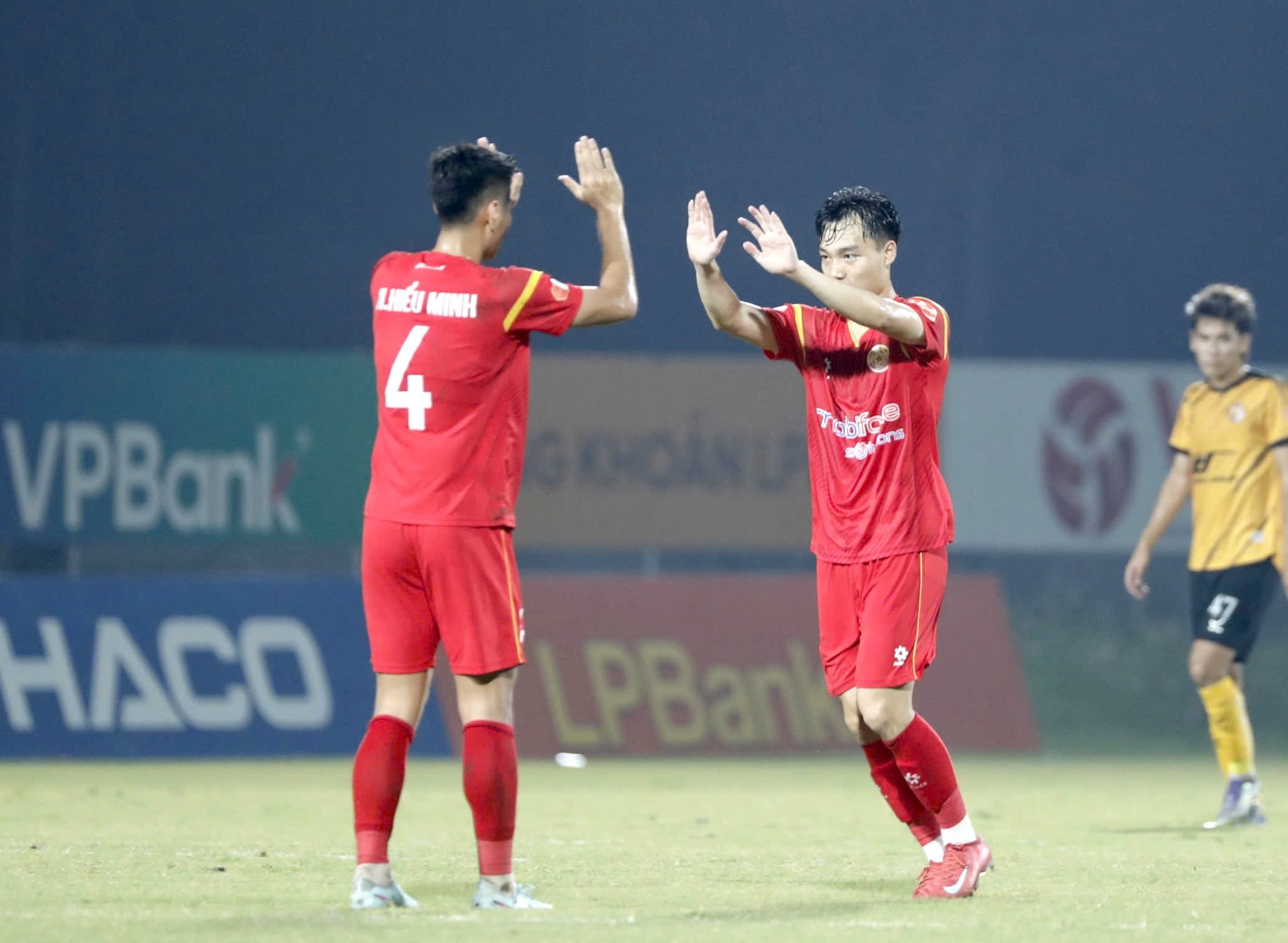 Sao U.23 Việt Nam thi nhau ghi bàn, PVF-CAND và Thanh Hóa đua tỷ số kịch tính - Ảnh 6.