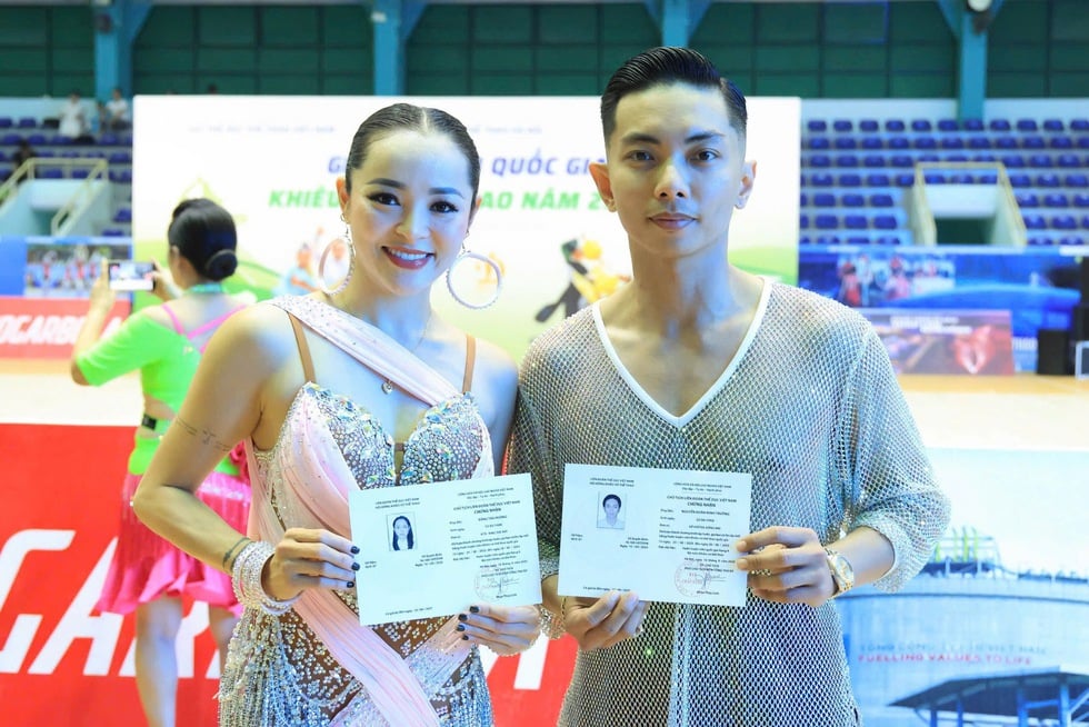 Phan Hienův dokonalý taneční partner - Foto 3. Bạn nhảy hoàn hảo của Phan Hiển- Ảnh 3.