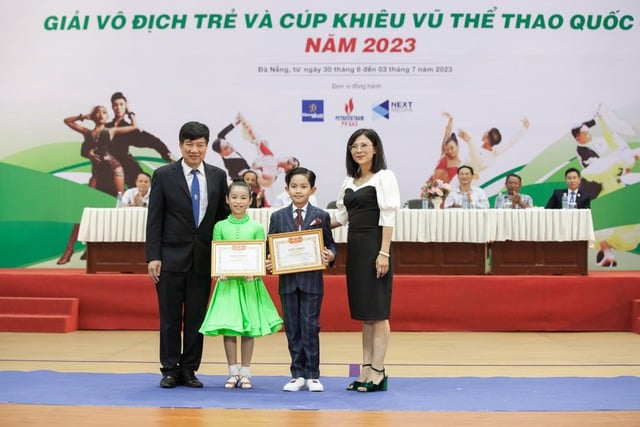 'Bà bầu' Khánh Thi có thêm tin vui từ con trai - Ảnh 1.