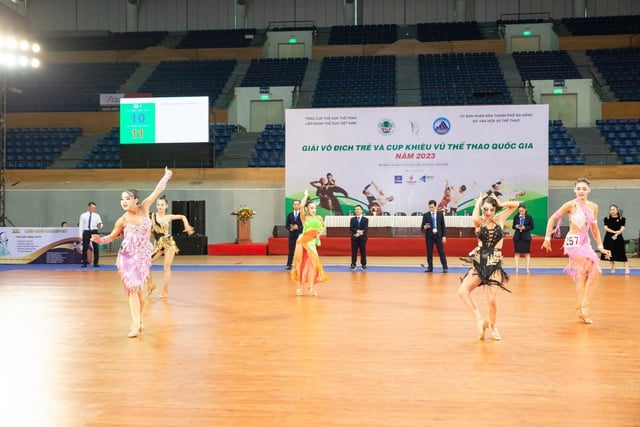 'Bà bầu' Khánh Thi có thêm tin vui từ con trai - Ảnh 2.