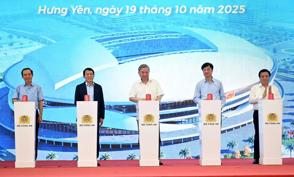 Untuk Vietnam boleh menjadi tuan rumah Sukan Olimpik dan Piala Dunia - Foto 2. Để Việt Nam đủ sức đăng cai Olympic, World Cup- Ảnh 2.