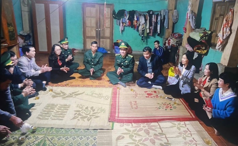 Da vila de Ao Bon ao centro: a jornada de uma mulher Tay para superar o preconceito - Foto 3. Từ làng Ao Bon đến Trung ương: Hành trình vượt lên định kiến của một người phụ nữ Tày- Ảnh 3.