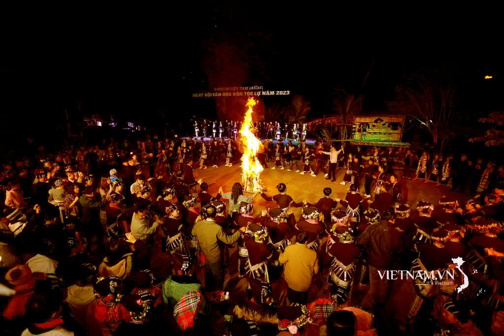 Ngày Hội Bản Hon.jpeg