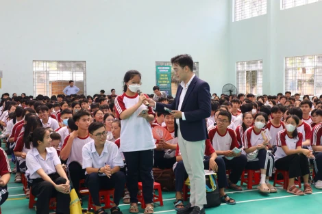 Tư vấn hướng nghiệp 'Cùng bạn chọn nghề cho tương lai'