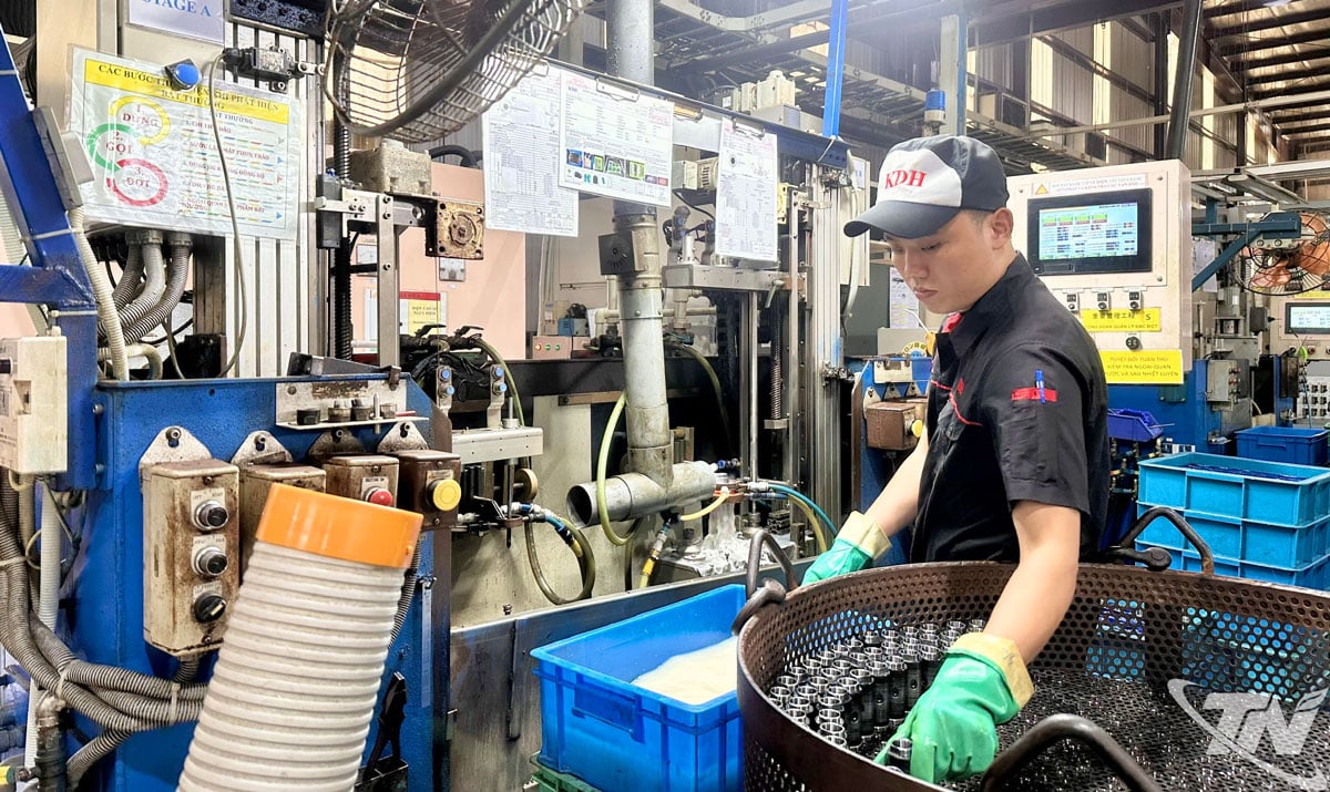 KD Heat Technology Thai Nguyen Co., Ltd. er et medlem av KD Group (Japan), som spesialiserer seg på høyfrekvent varmebehandling for komponenter i motorsykkel-, bil-, gaffeltruck-, landbruks- og anleggsmaskinindustrien.