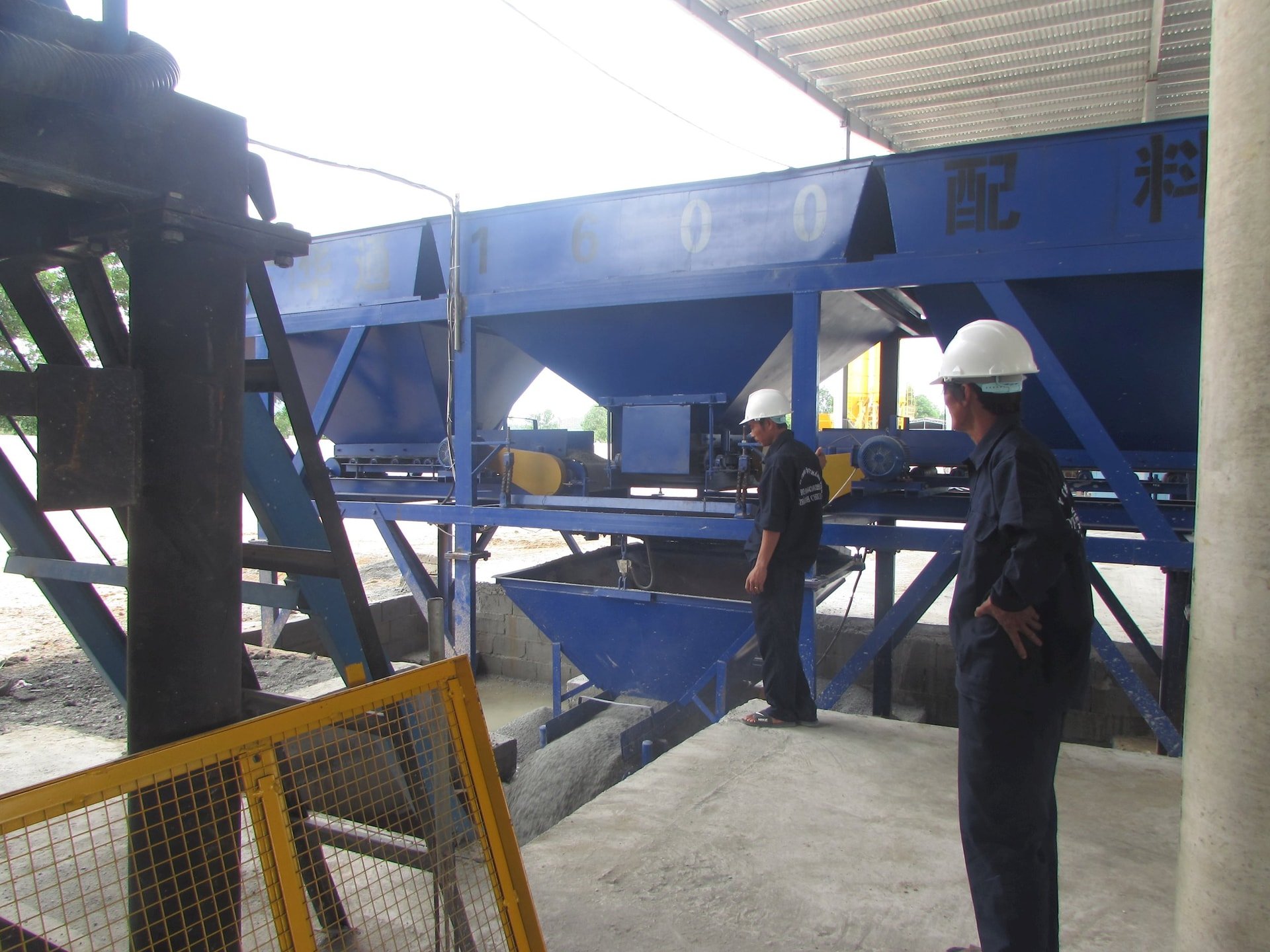 Ảnh 1 Một phân xưởng nhà máy ở cụm CN Nam Chu Lai Ảnh Văn Phin