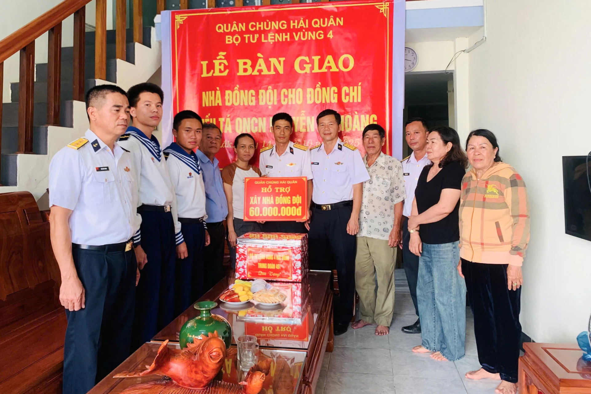 Bàn giao Nhà đồng đội cho gia đình Thiếu tá Quân nhân chuyên nghiệp Nguyễn Đa Hoàng.