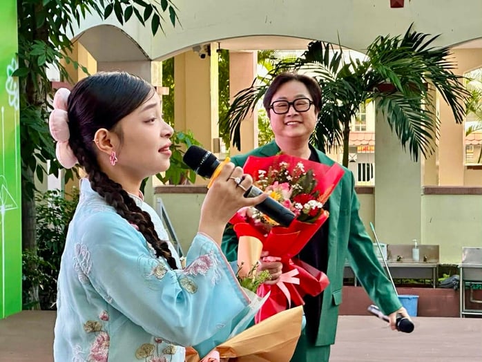 NSƯT Kim Tiểu Long chào mừng ngày Phụ Nữ Việt Nam tại Trường THPT Lương Thế Vinh - Ảnh 4.