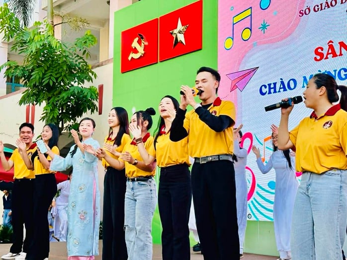 NSƯT Kim Tiểu Long chào mừng ngày Phụ Nữ Việt Nam tại Trường THPT Lương Thế Vinh - Ảnh 7.