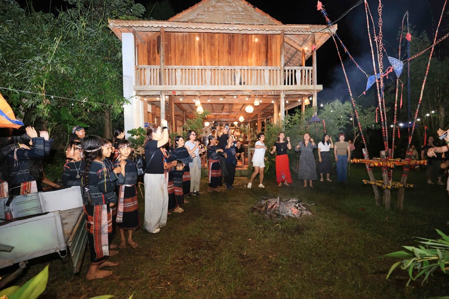 Đoàn Famtrip Cục Du lịch Quốc gia Việt Nam gặp gỡ ngành du lịch tỉnh Gia Lai - Ảnh 4.