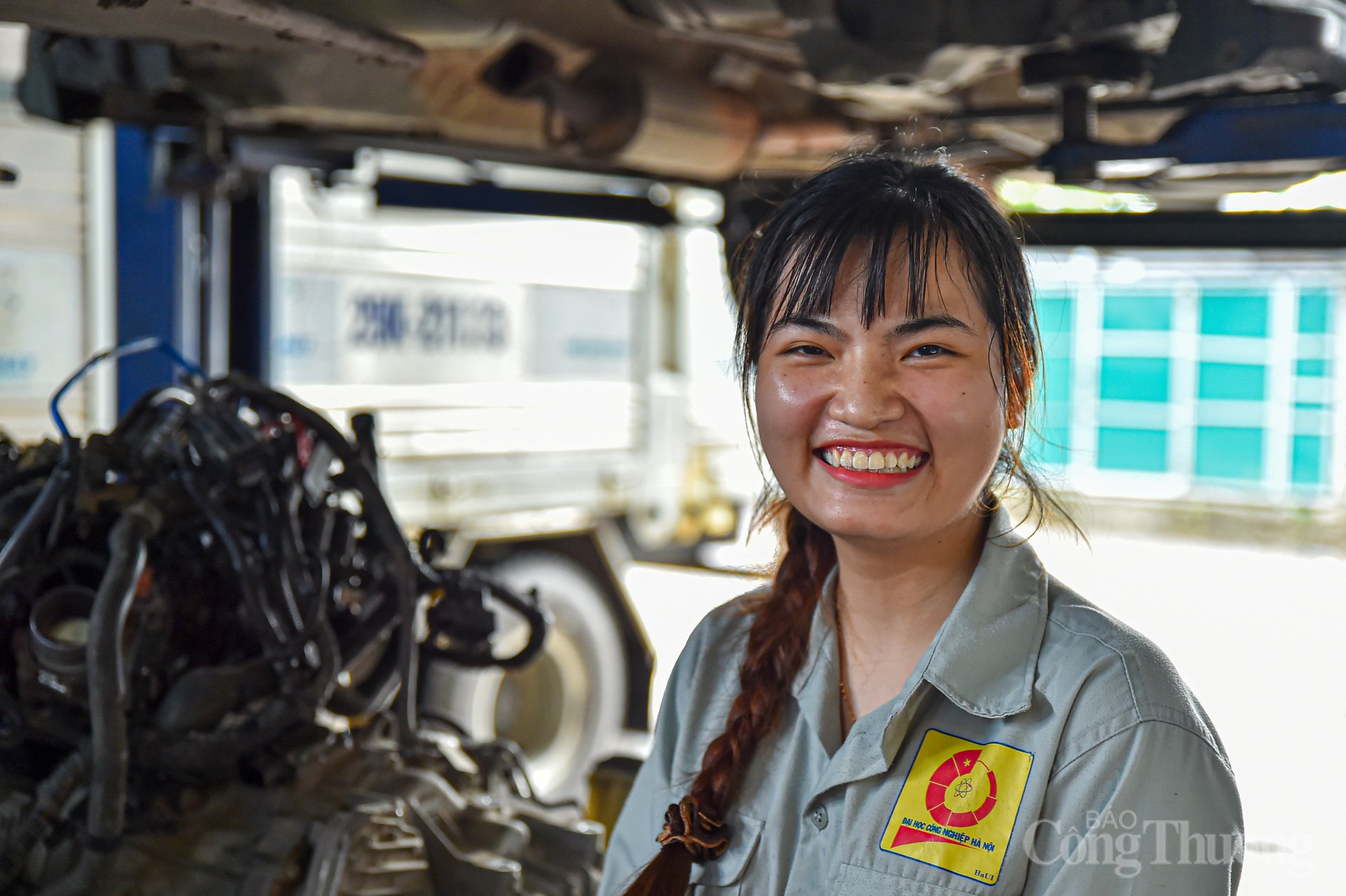 Este sueño encarna el amor de Trinh Thu Huong por su familia, sus aspiraciones profesionales y su sentido de servicio comunitario. Es un claro ejemplo para la generación joven que se atreve a perseguir su pasión, dominar la tecnología y, sobre todo, demostrar que las mujeres también pueden desempeñar con éxito trabajos que durante mucho tiempo se han considerado masculinos.
