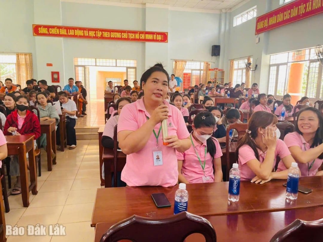 พนักงานสอบถามเรื่องสวัสดิการคลอดบุตร