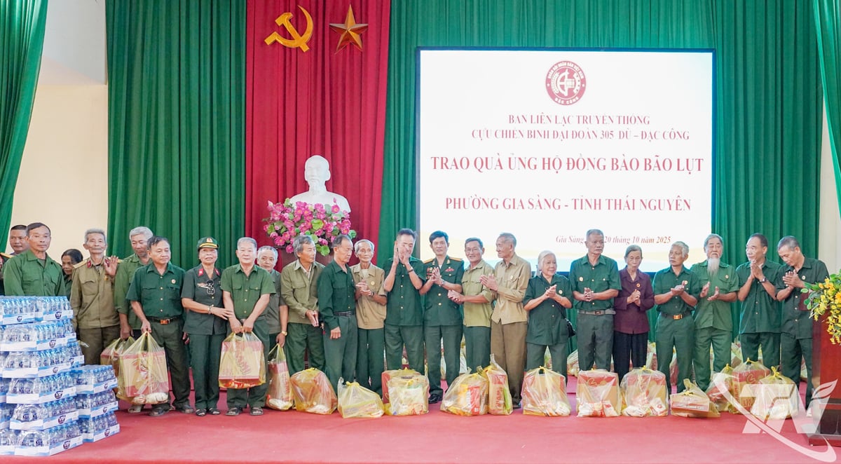 អំណោយដ៏មានអត្ថន័យត្រូវបានផ្តល់ជូនដោយផ្ទាល់ដល់អតីតយុទ្ធជននៃវួដ Gia Sang ដែលត្រូវបានរងផលប៉ះពាល់យ៉ាងខ្លាំងនៅក្នុងគ្រោះធម្មជាតិនាពេលថ្មីៗនេះ។