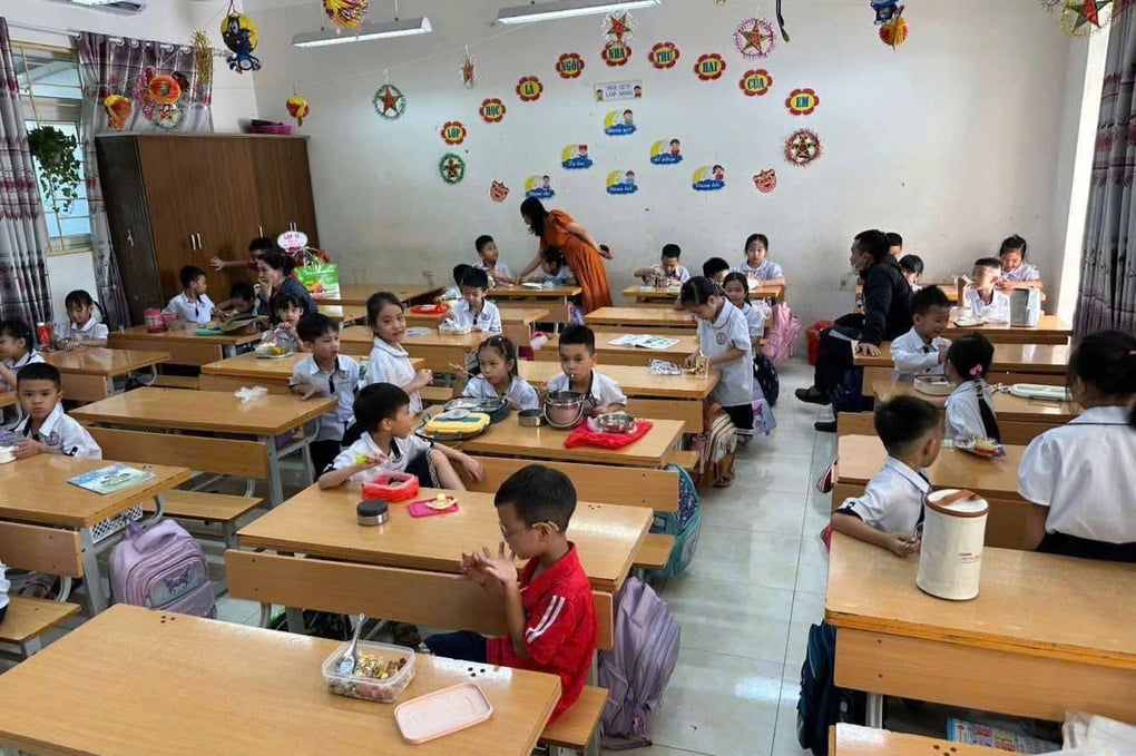 Vụ thịt ôi, trứng hỏng vào trường: Phụ huynh đồng loạt cho con nghỉ học - 3