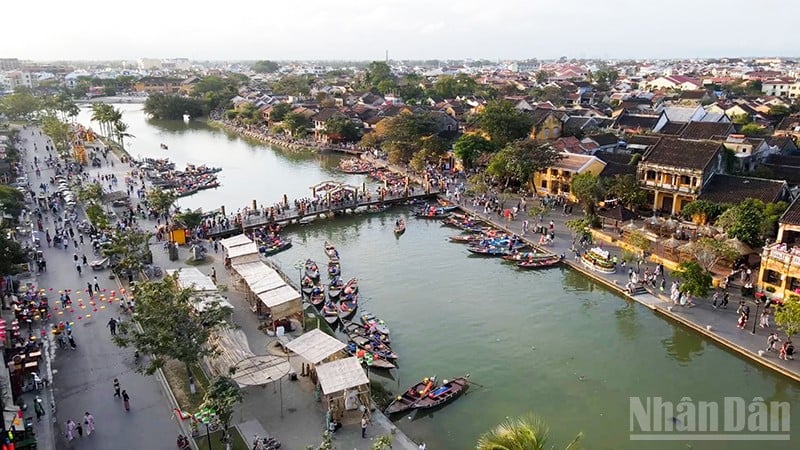 Hoi An ancient town is increasingly becoming a favorite destination for domestic and foreign tourists.